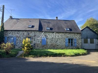 A vendre ferme avec maison d'habitation et bâtiments agricoles
