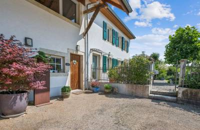 Ferme &eacute;questre r&eacute;nov&eacute;e avec 4 boxes et un paddock