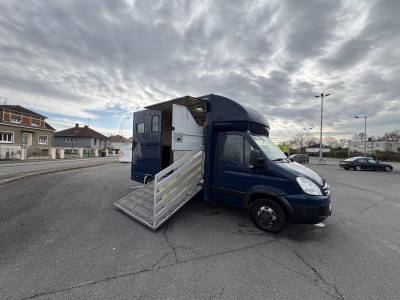Iveco 2 chevaux 40c18 3,0 dci 180cv roue jumelée