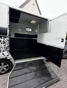 Camion chevaux à vendre – cabine 5 places 