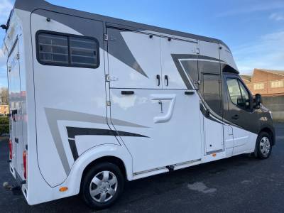 Furgoneta para caballos ameline master 3  2021 de segunda mano