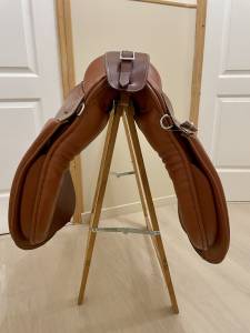 Selle norton en cuir 17,5