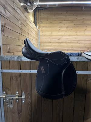 Selle adaptable marron 17’’ neuve 