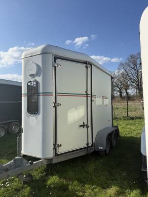 Horse trailer fautras provan classic  2 stalls 2012 used