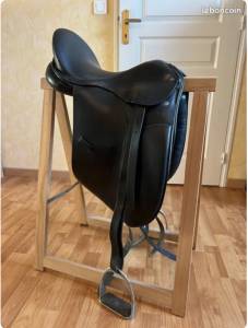 à vendre selle de dressage 