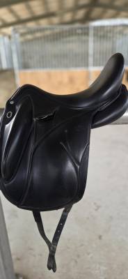 Selle de dressage devoucoux 