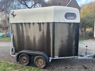 Van 2 chevaux à vendre 