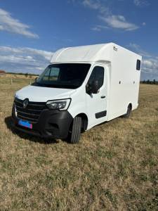 Kleine paardenvrachtwagen (b rijbewijs) renault master 2021 nieuw