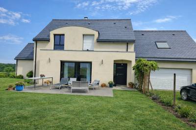 Propriété équestre avec écurie, manège et ~13ha