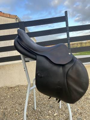 Selle cwd  17 pouce  en tres bon état