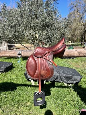 Selle cwd mademoiselle taille 17,5 année 2021