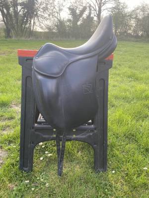 Selle childeric dressage modèle dac 17,5