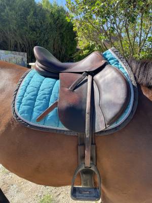 Selle devoucoux ordka en très bon état.  17,5 pouce