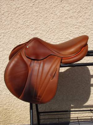 Selle butet doublée veau  17'5 excellent état 