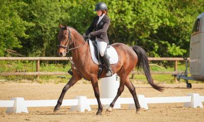 Monitrice d&rsquo;&eacute;quitation ind&eacute;pendante 