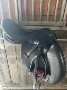 Selle décathlon noire taille 17,5