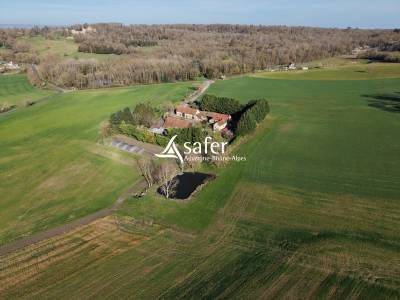 Ancienne ferme de château avec nombreux bâtiments et environ 2