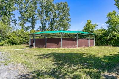 Livery yard  hautes-pyrénées