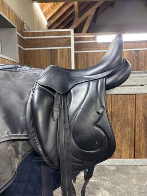 Selle de dressage antares cadence 