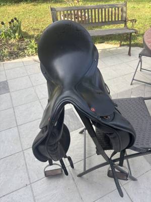 Selle dressage albion slk 2020 17.5 très peu servie