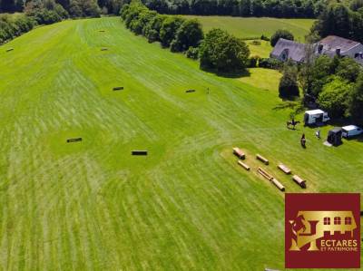 Domaine &eacute;questre 26 Hectares avec G&icirc;te