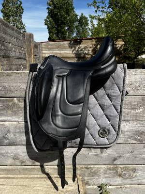 Selle dressage devoucoux makila harmonie s 18 pouces