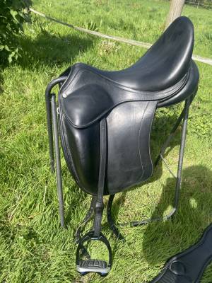 Sella da dressage childeric  17.5