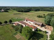 Pension chevaux: pr&eacute;, box/paddock