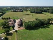 Pension chevaux: pr&eacute;, box/paddock