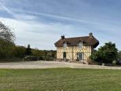 Propri&eacute;t&eacute; avec 2 Maisons &eacute;curies  piscine 7,5 hectares