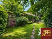 Propri&eacute;t&eacute;, 3 habitations ind&eacute;pendantes, 7 hectares.
