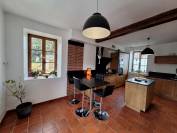 Propri&eacute;t&eacute; de charme en pierres + d&eacute;pendances + logement