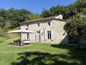 Belle propri&eacute;t&eacute; agricole BIO avec 3 maisons en pierre en tr&egrave;s