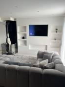 Maison meubl&eacute;e contemporaine et pr&eacute; de 2,5Ha