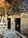 Corps de ferme et vastes d&eacute;pendances sur 1.5 ha AUZELLES