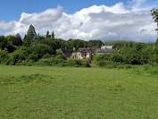 Propri&eacute;t&eacute; , maison d&eacute;pendances et sur 1.9 hectare de terrain