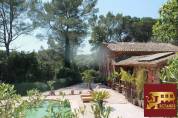 Propri&eacute;t&eacute; &eacute;questre de caract&egrave;re  &agrave; Roquebrune sur Argens . Rare &agrave; la vente !