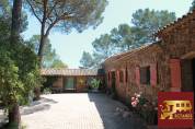 Propri&eacute;t&eacute; &eacute;questre de caract&egrave;re  &agrave; Roquebrune sur Argens . Rare &agrave; la vente !