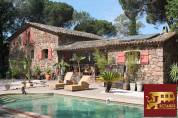 Propri&eacute;t&eacute; &eacute;questre de caract&egrave;re  &agrave; Roquebrune sur Argens . Rare &agrave; la vente !
