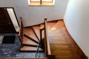 Grande maison familiale avec beau terrain arbor&eacute;