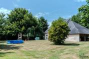 Grande maison familiale avec beau terrain arbor&eacute;