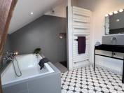 Propri&eacute;t&eacute; r&eacute;nov&eacute;e avec piscine &ndash; 260 m&sup2; &ndash; 2,6 hecta