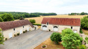Propri&eacute;t&eacute; avec parc, deux maisons, d&eacute;pendances