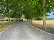 Propri&eacute;t&eacute; avec parc, deux maisons, d&eacute;pendances