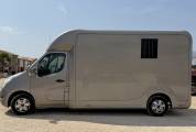 STX 2 chevaux Stalle 2014 Renault Master DCI 150cv