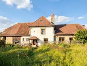 Ensemble b&acirc;ti avec environ 27 ha