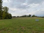 Loue Ecuries, prairies cl&ocirc;tur&eacute;es et maison habitation 
