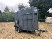 Vend Van 2 places IFOR WILLIAMS