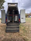 Camion VL b&eacute;taill&egrave;re pour 2 chevaux 