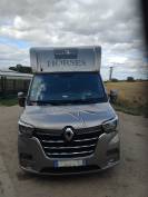 Vend RENAULT Master transport 2 chevaux en stalles